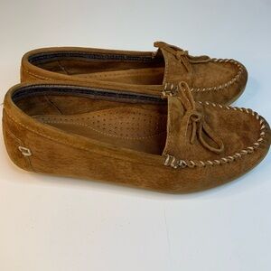 L.L.Bean women’s size 6 driving moccasins.